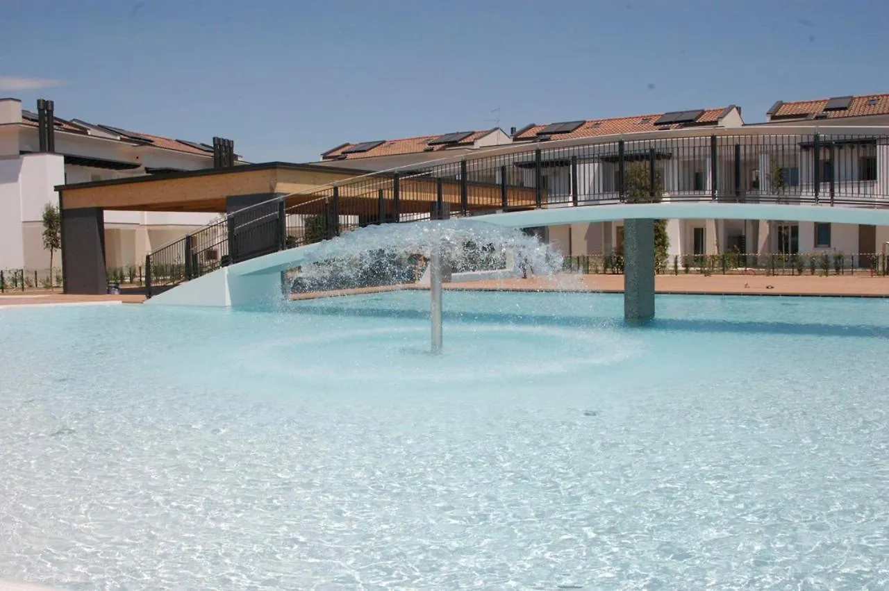 Homely Apartment With Swimming Pool In A Village Bibione Italië